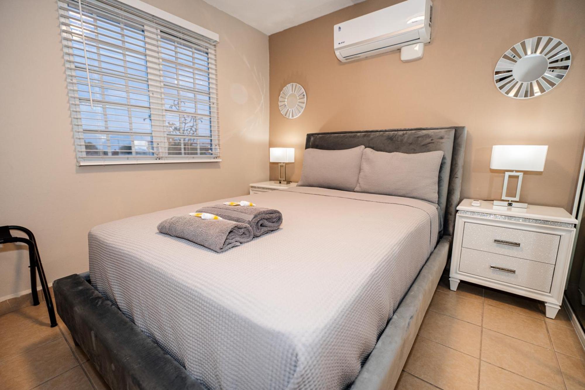 Luxury Retreat With Private Jacuzzi And Mountain Views Free Parking Apartamento Ponce Exterior foto
