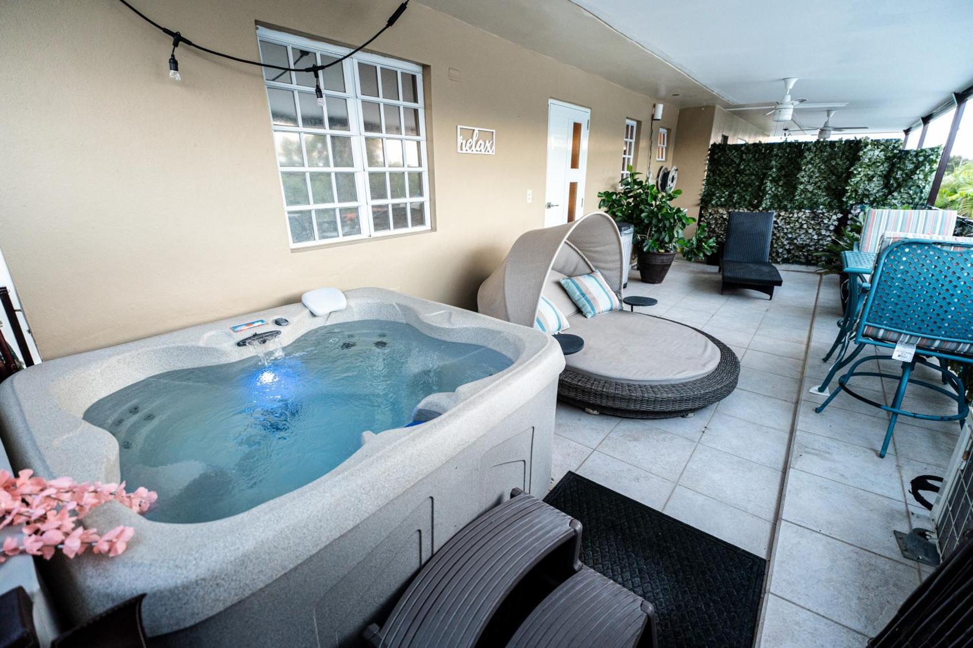 Luxury Retreat With Private Jacuzzi And Mountain Views Free Parking Apartamento Ponce Exterior foto
